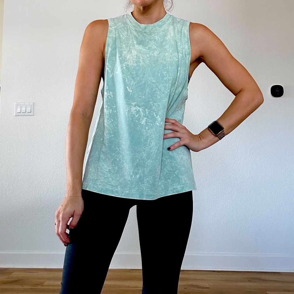 Lululemon Muscle Tee
